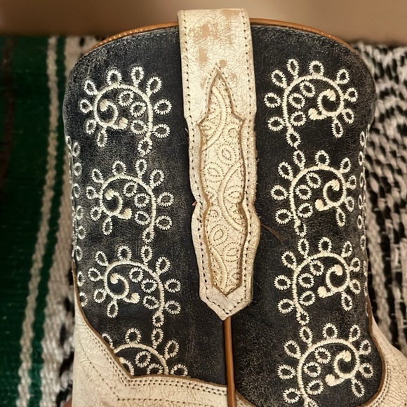 Dan Post cream and dark navy  Leather Cowboy Boots ankle boots - Picture 15 of 16